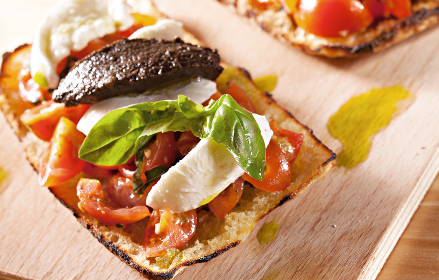 4-Bruschetta-Capri--(1).jpg
