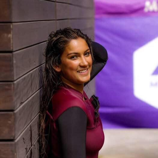 Tânia Oliveira surfista.jpg