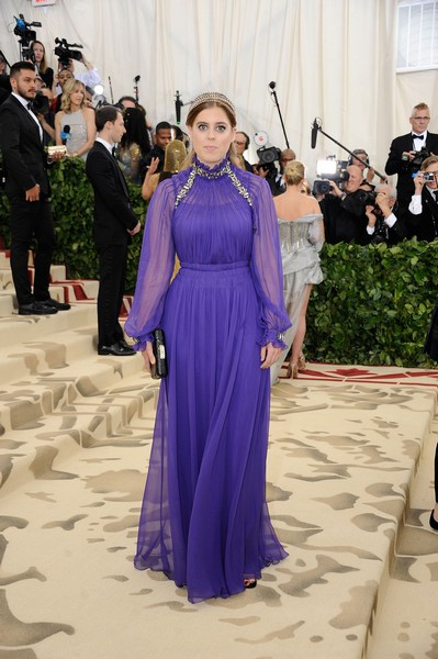 Princesa Beatrice usa casaco, à venda por 30 euros