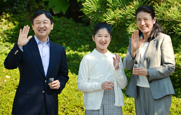 Os príncipes Naruhito e Masako do Japão com a filha, Aiko.jpg