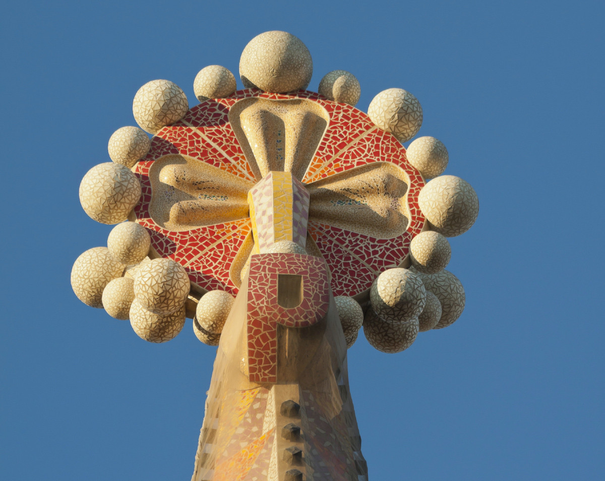 Basilica_La_Sagrada_Familia_Barcelona_Cromatica.jpg