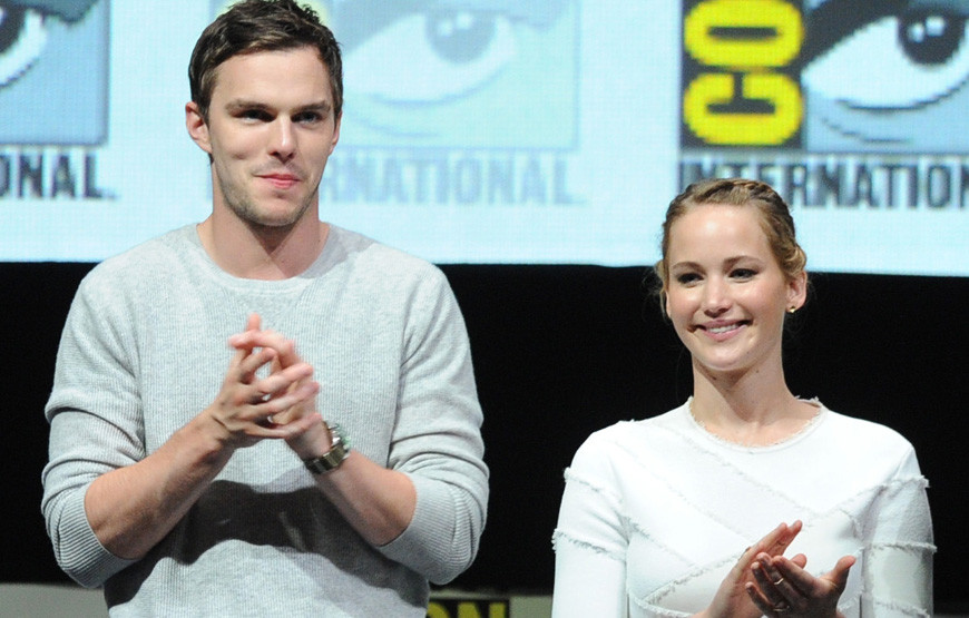 Nicholas Hoult e Jennifer Lawrence.jpg