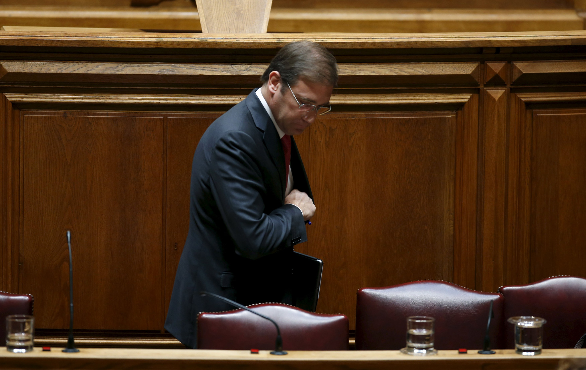 2015-11-10T145629Z_589719075_GF20000053240_RTRMADP_3_PORTUGAL-GOVERNMENT.JPG