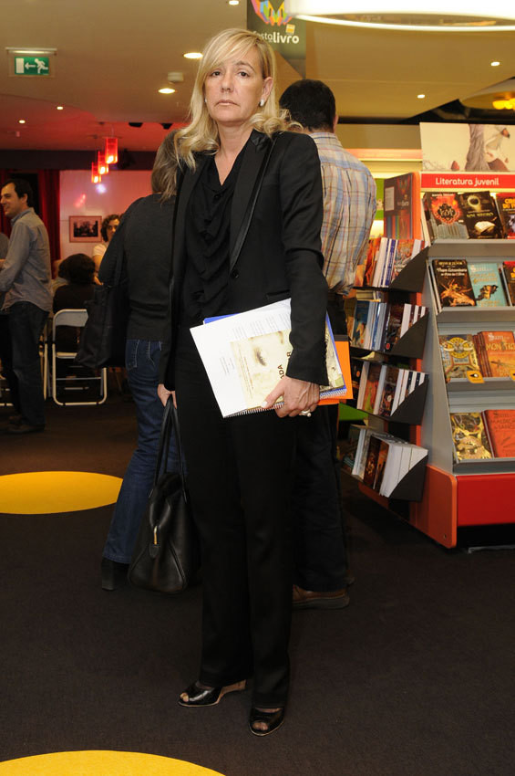 Paula Teixeira da Cruz na apresentação do livro A Balada do Ultramar, de Manuel Acácio