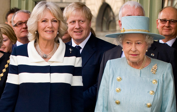 Camilla Parker Bowles e Isabel II.jpg
