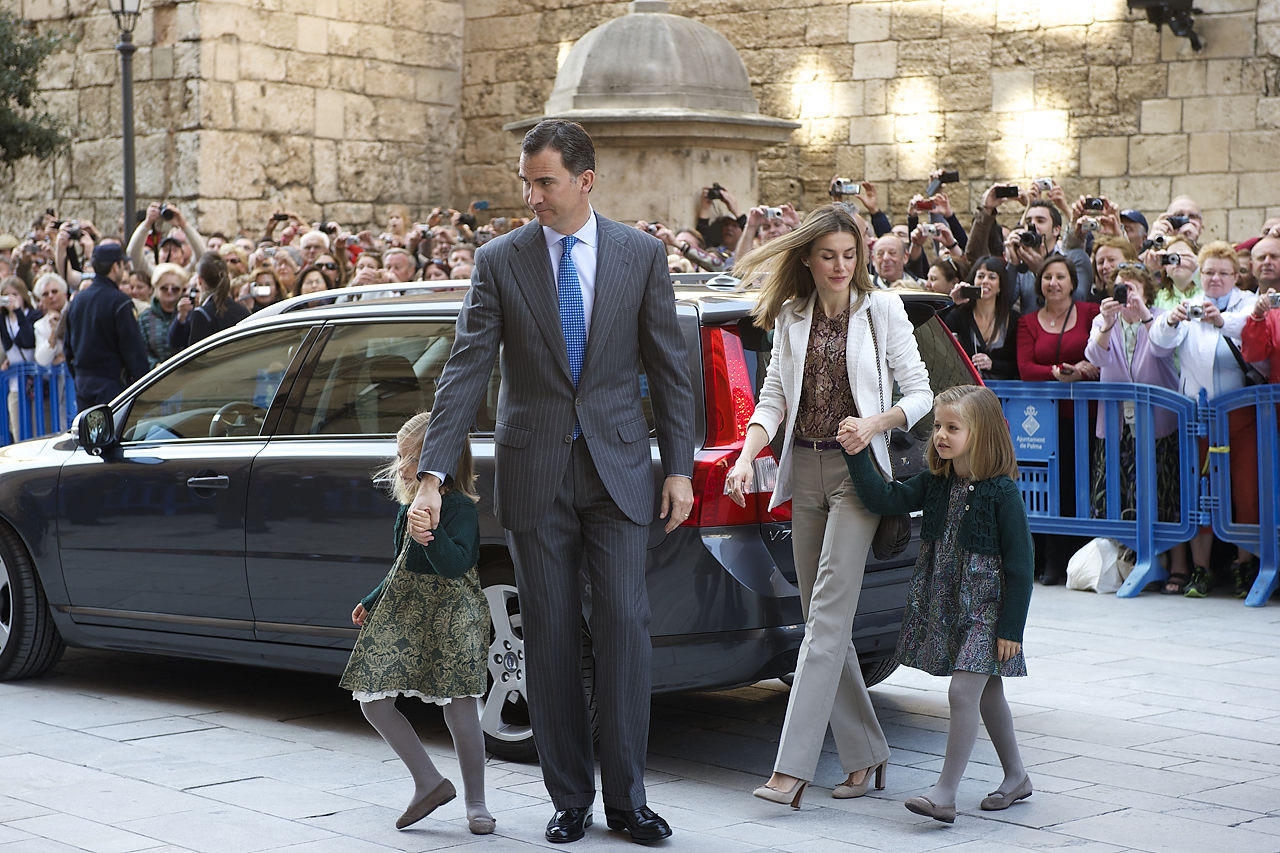 Felipe e Letizia com as filhas, as infantas Sofía e Leonor.JPG