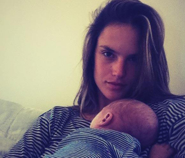 Alessandra Ambrosio com o filho, Noah Phoenix.jpg
