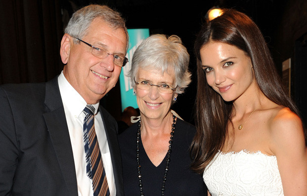 Katie Holmes com os pais, Martin e Kathleen.jpg