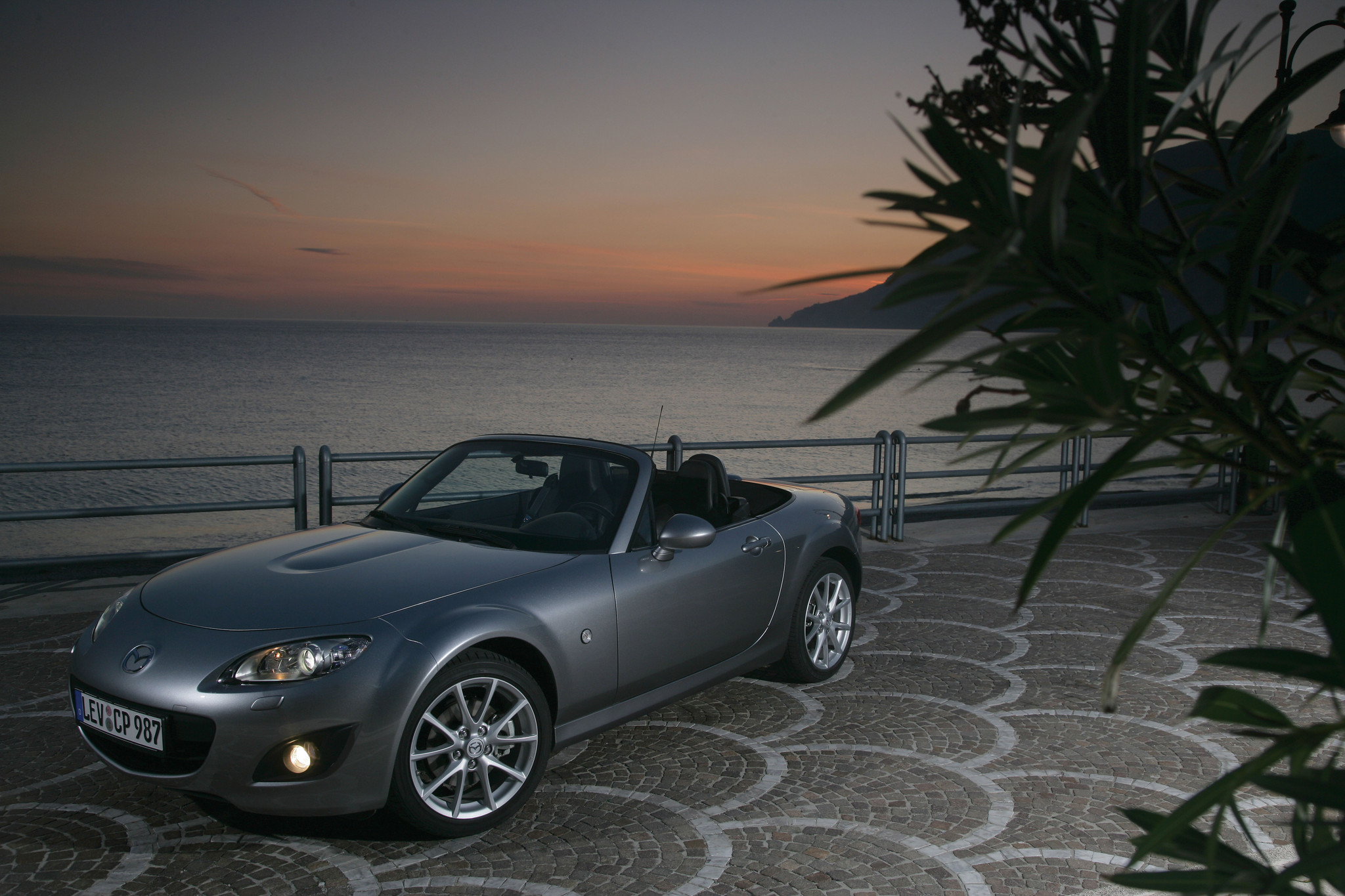 MX-5_FL_still10__jpg300.jpg