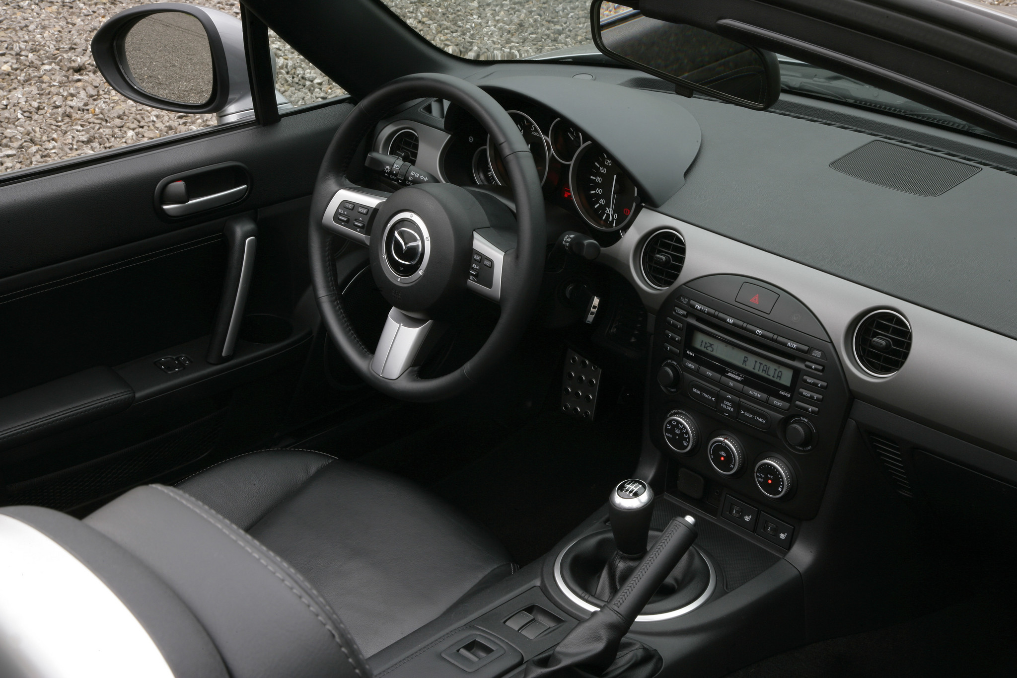 MX-5FL_interior3__jpg300.jpg