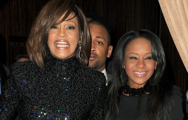Whitney Houston com a filha, Bobbi Kristina Brown.jpg