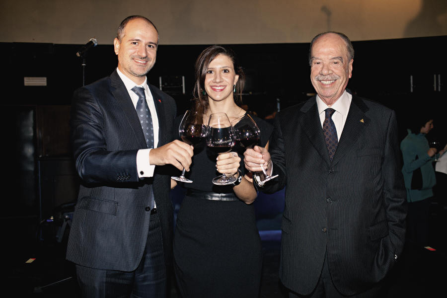 Rui Nabeiro com os netos Rui Miguel e Rita.jpg