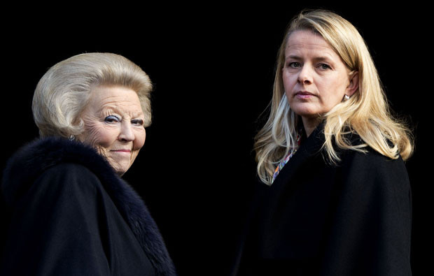 Rainha Beatriz e princesa Mabel da Holanda.jpg