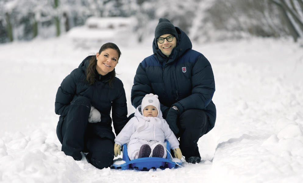 Victoria e Daniel da Suécia com a filha, Estelle.jpg