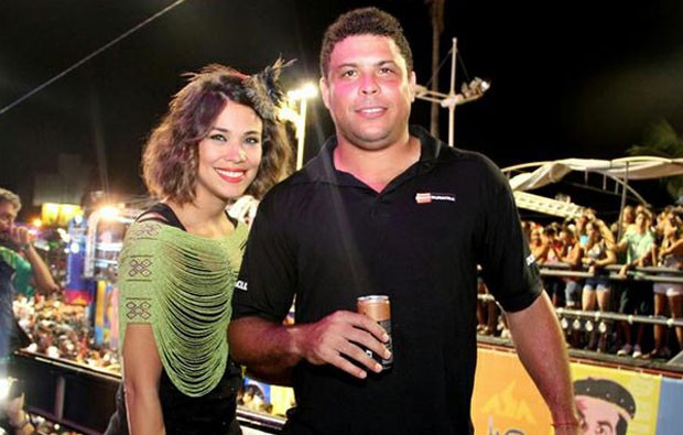 Bia Antony e Ronaldo.jpg