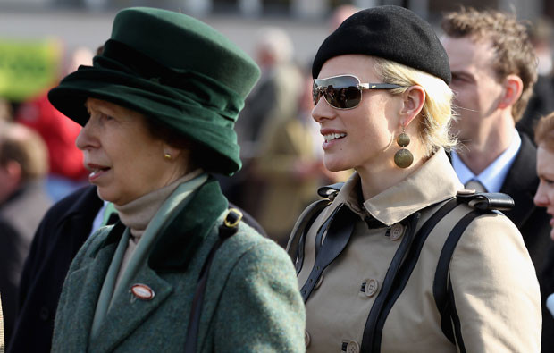 A princesa Ana com as filha, Zara Phillips.jpg