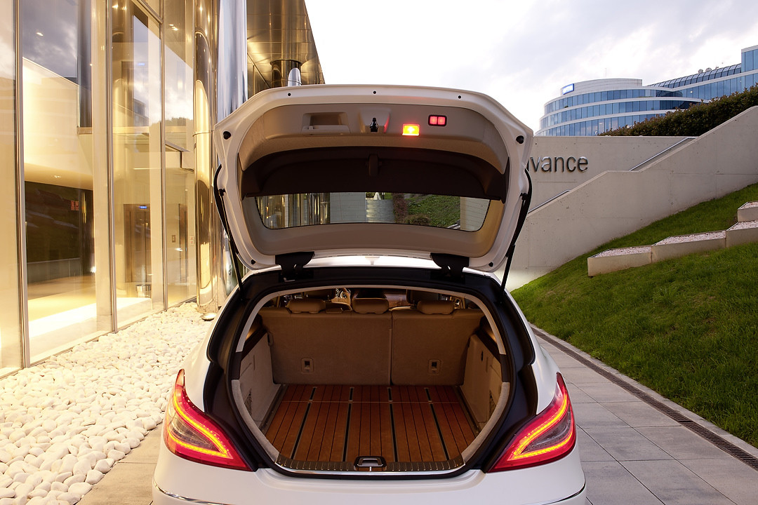 12C637_177.jpg