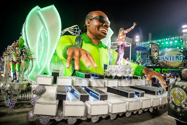 Desfile Rock in Rio_4_baixarsolucao.jpg
