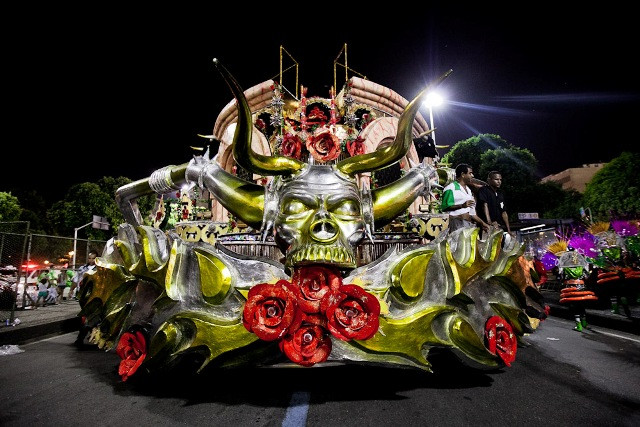Desfile Rock in Rio_Carro RiR Madrid_9baixaresolucao.jpg