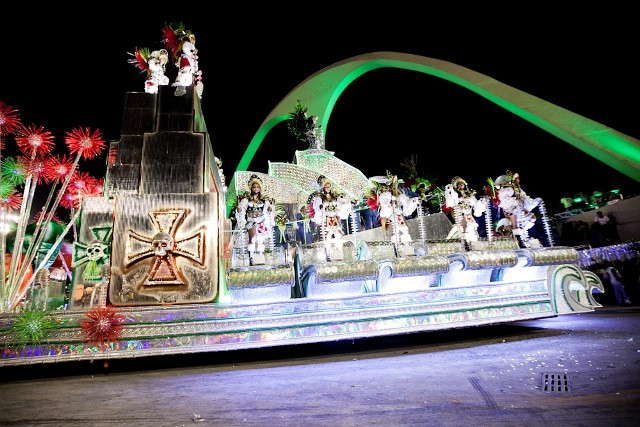 Desfile Rock in Rio_14_Carro RiR Lisboa_baixaresolucao.jpg