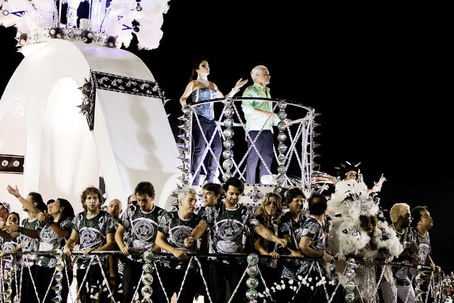 Desfile Rock in Rio_15_Roberta e Roberto Medina_bresol.jpg