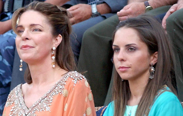 A rainha Noor da Jordânia com a filha Iman.jpg
