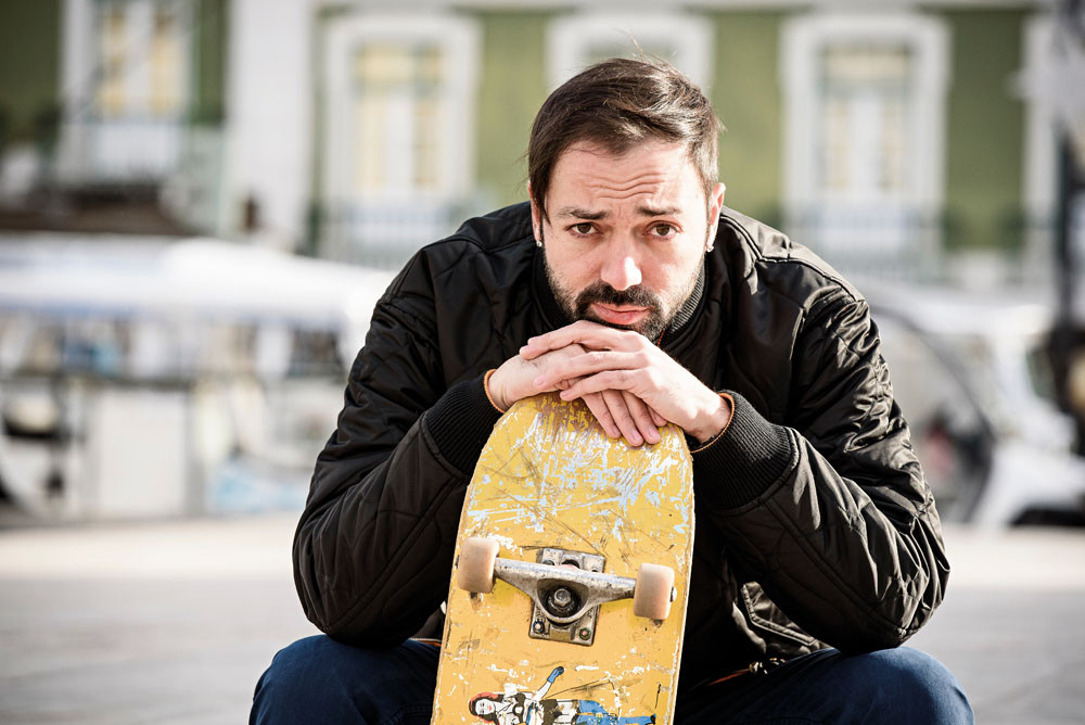 Um ano após transplante capilar, Diogo Valsassina mostra resultados