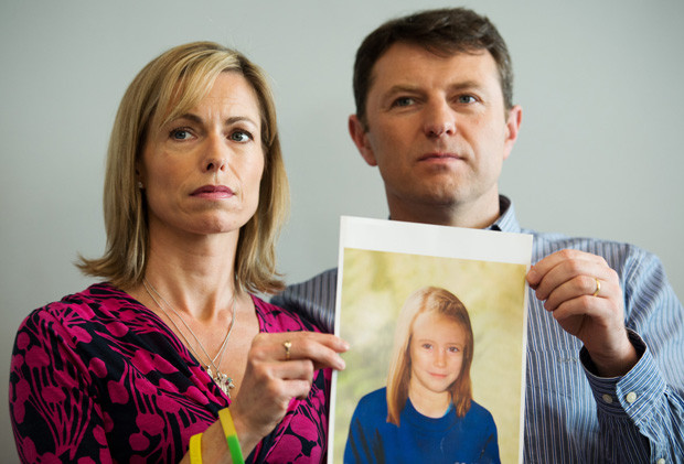 Kate e Gerry McCann com um retrato robô de Madeleine.jpg
