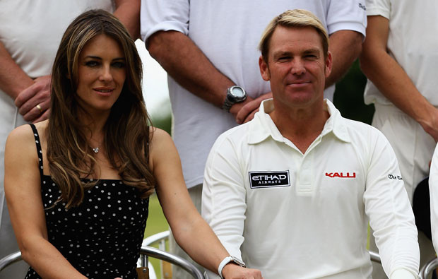 Elizabeth Hurley e Shane Warne.jpg