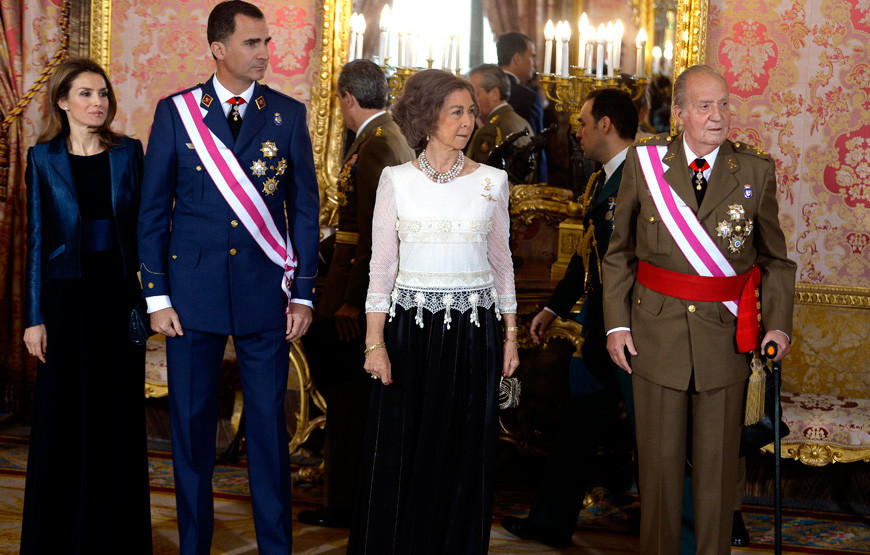 Letizia, Felipe, Sofía e Juan Carlos de Espanha.jpg