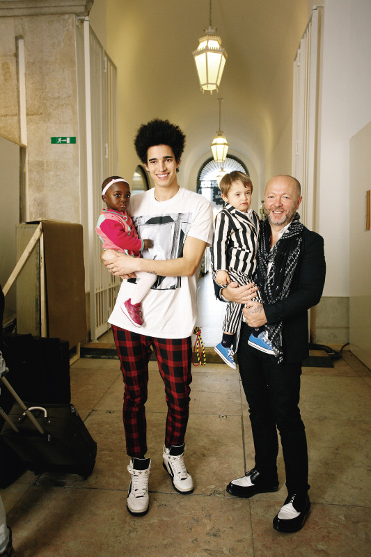 Luís Borges e Eduardo Beauté com os filhos, Lurdes e Bernardo.jpg