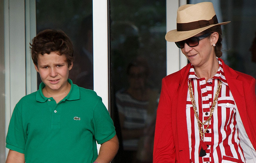 Felipe Juan Froilán com a mãe, a infanta Elena.jpg