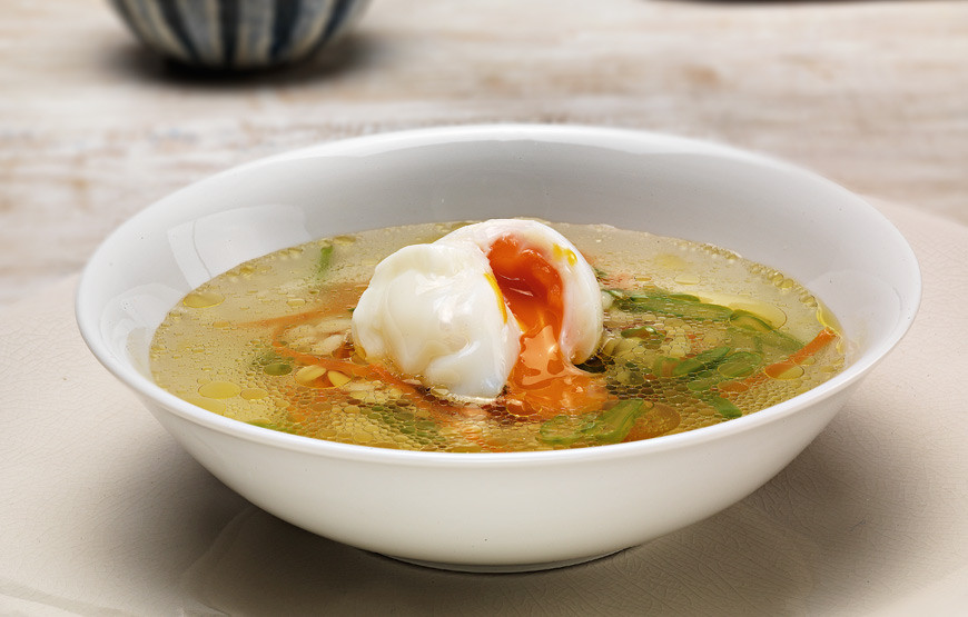 Sopa-de-feijão-com-ovo-poche-.jpg