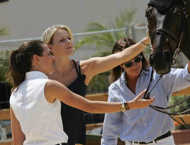 Charlotte Casiraghi, Charlene Wittstock e Carolina do Mónaco