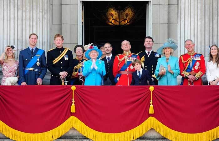 Família real inglesa assiste ao desfile Trooping the Colour (13 de Junho de 2009)