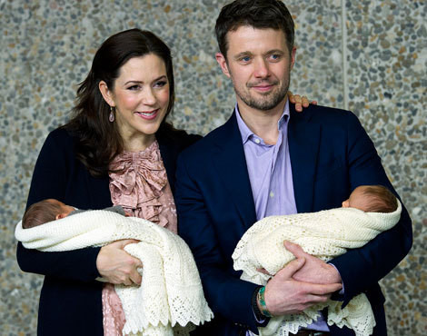 Mary e Frederico da Dinamarca com os gémeos
