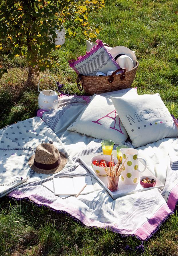 Ambiente de exterior, ao estilo piquenique, uma proposta da Jardin dUlysse, na Mediterrânea.