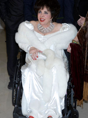 Elizabeth Taylor prepara o seu nono casamento