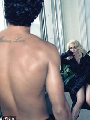 Madonna continua a provocar