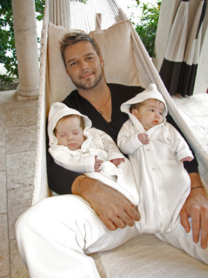 Ricky Martin apresenta os filhos