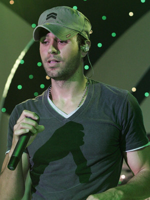 Enrique Iglesias apanha susto num avião