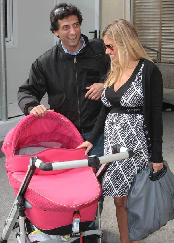 Sofia Jardim, Domingos Amaral e a filha à porta do hospital