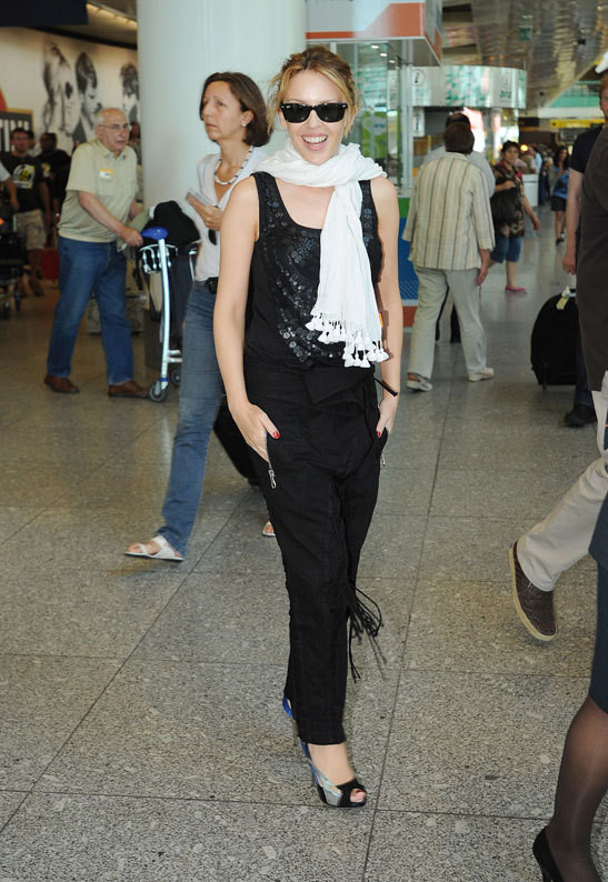 Kylie Minogue na chegada a Portugal