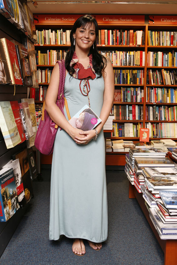 Marta Cruz no lanamento do livro de Cláudio Ramos