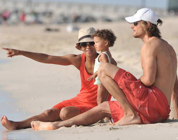 Halle Berry e Olivier Martinez estão finalmente divorciados ao fim de oito anos de uma guerra judicial