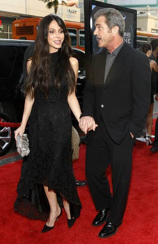 Oksana Grigorieva e Mel Gibson na primeira aparição pública juntos, na estreia do filme X-Men Origens: Wolverine