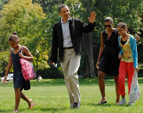 Barack e Michelle Obama com as filhas, Sasha e Malia