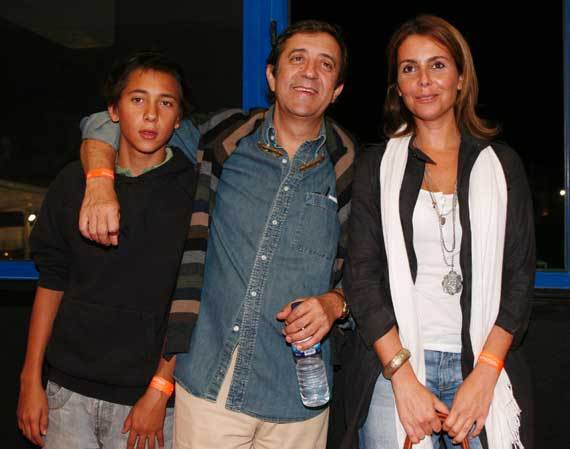 Rui Veloso com o filho, Manuel, e Sofia Grillo