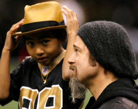Brad Pitt com o filho Maddox