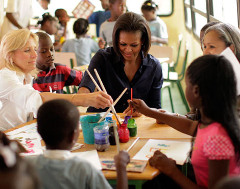 Jill Biden e Michelle Obama no Haiti